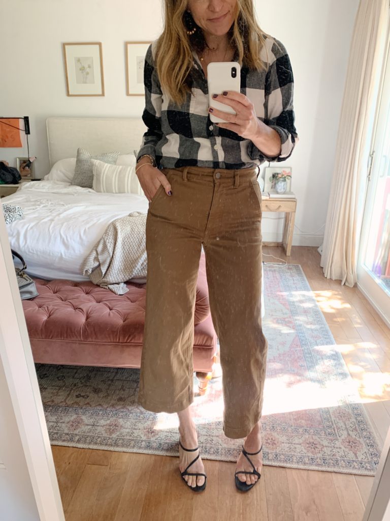6 Ways To Style A Plaid Shirt This Fall - The Mama Notes