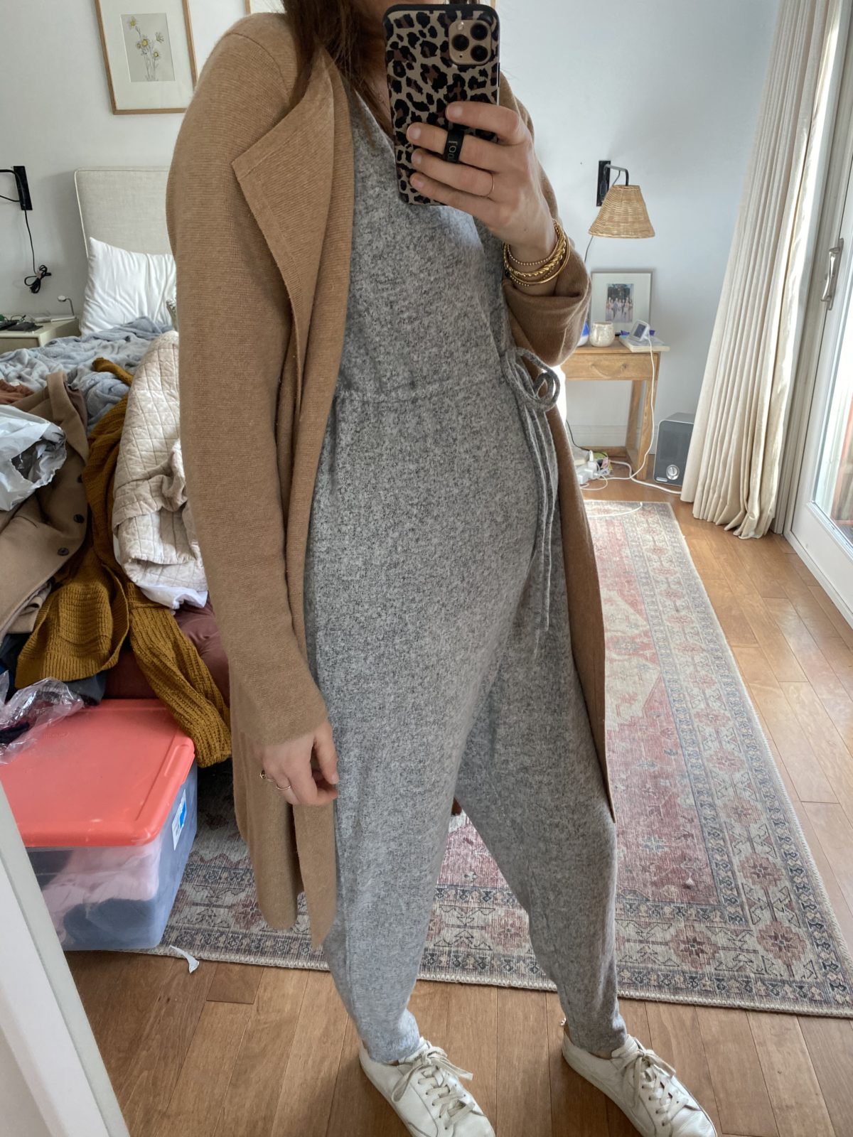 20 Maternity Outfit Ideas For Winter - The Mama Notes